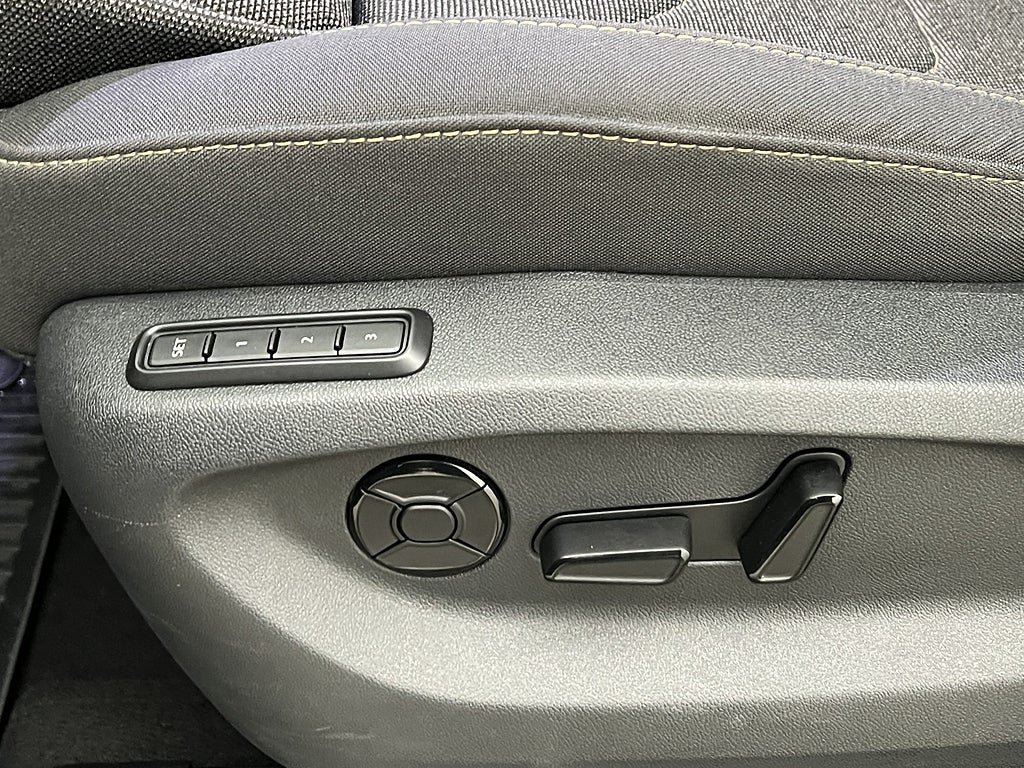 Vehicle Image 32