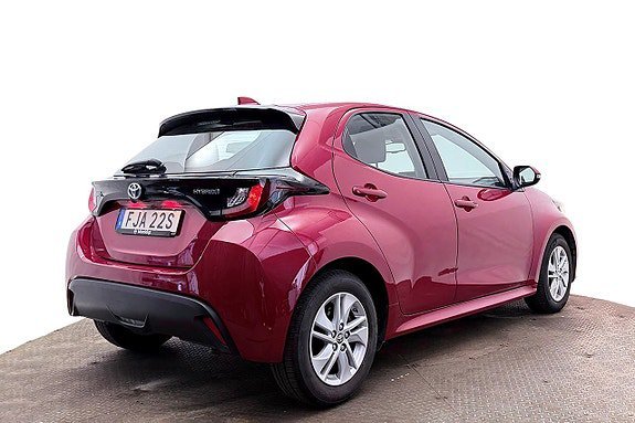 Vehicle Image 6