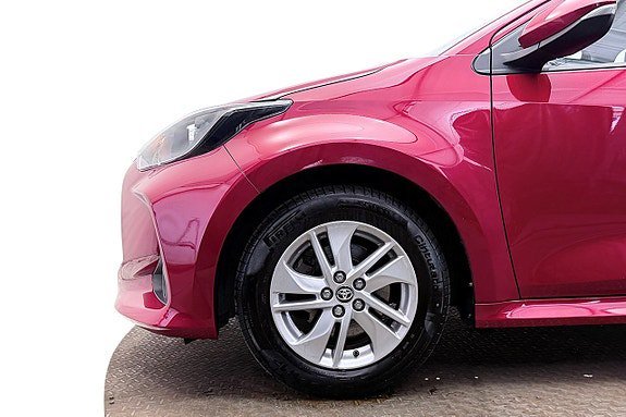 Vehicle Image 11