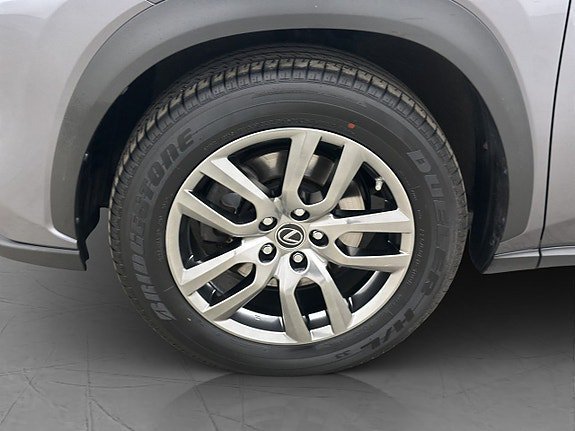 Vehicle Image 32