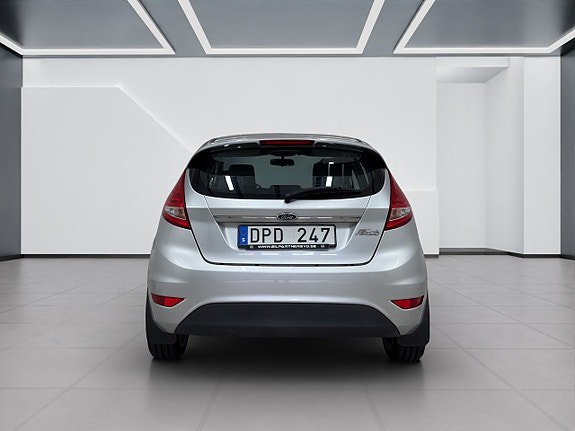 Vehicle Image 6