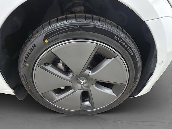 Vehicle Image 35