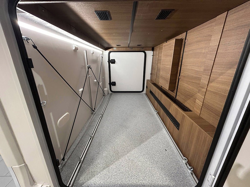 Vehicle Image 32