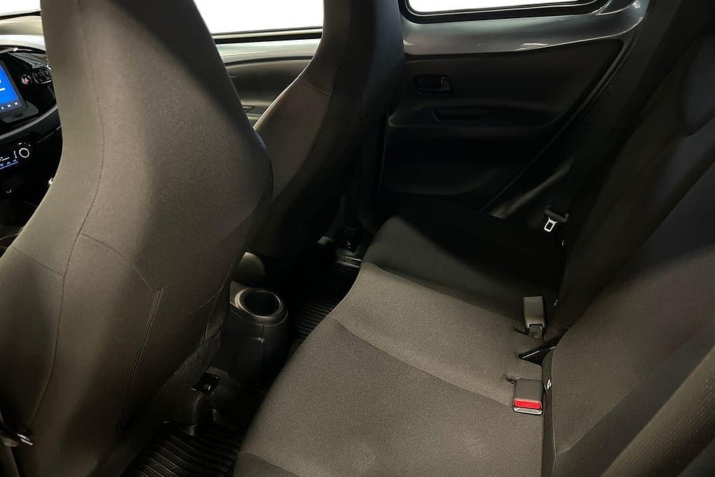 Vehicle Image 11