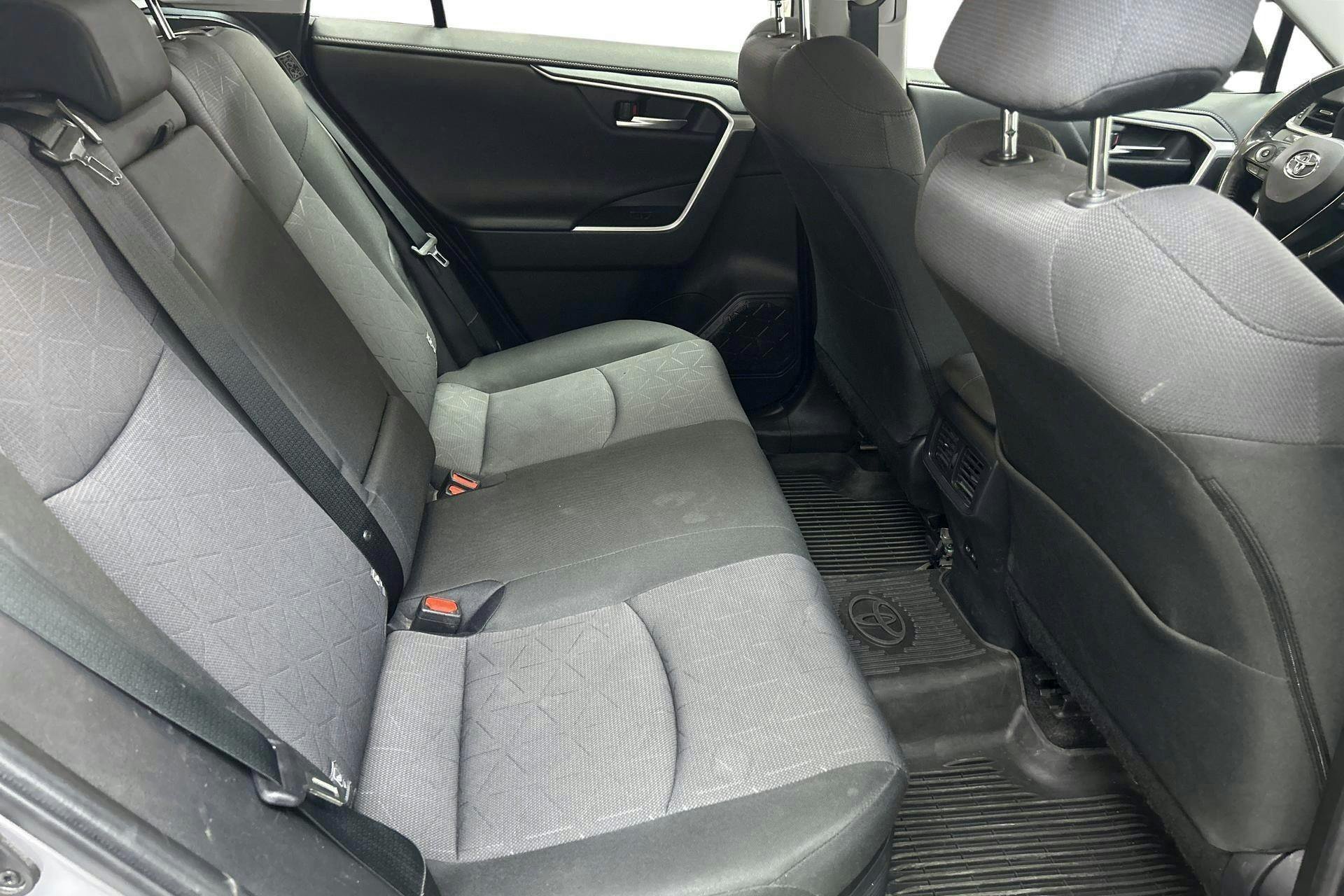 Vehicle Image 8