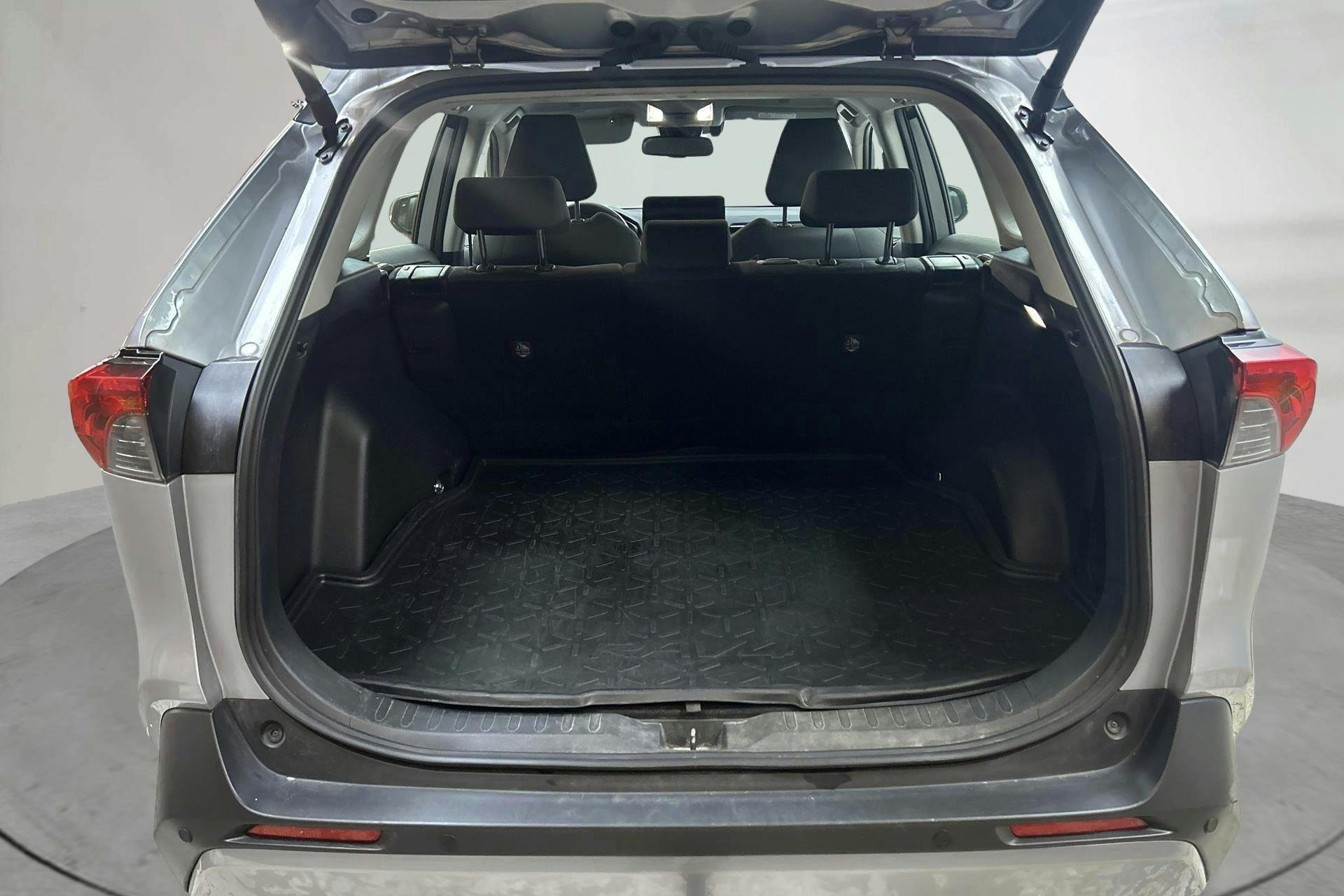 Vehicle Image 9