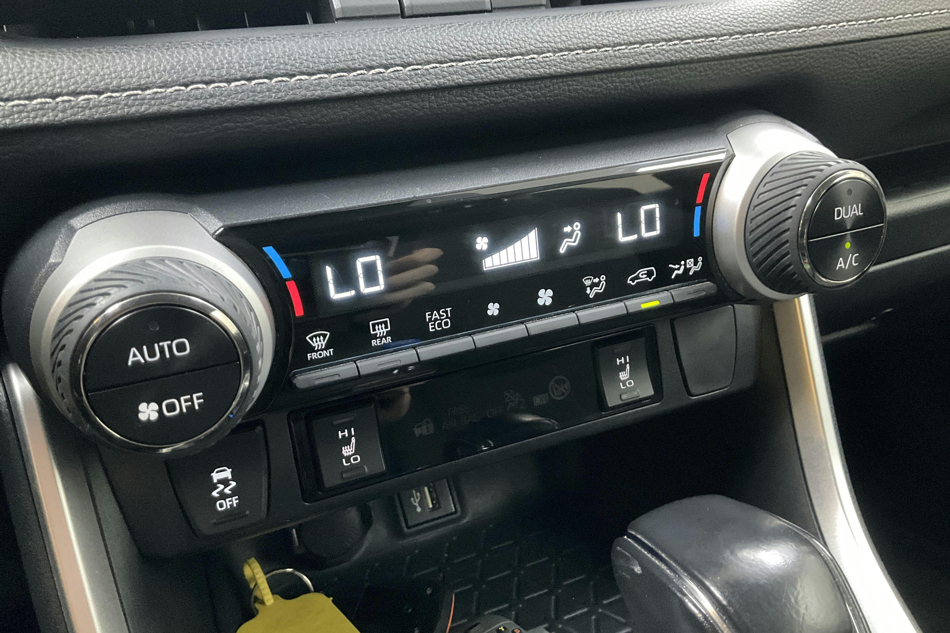 Vehicle Image 13