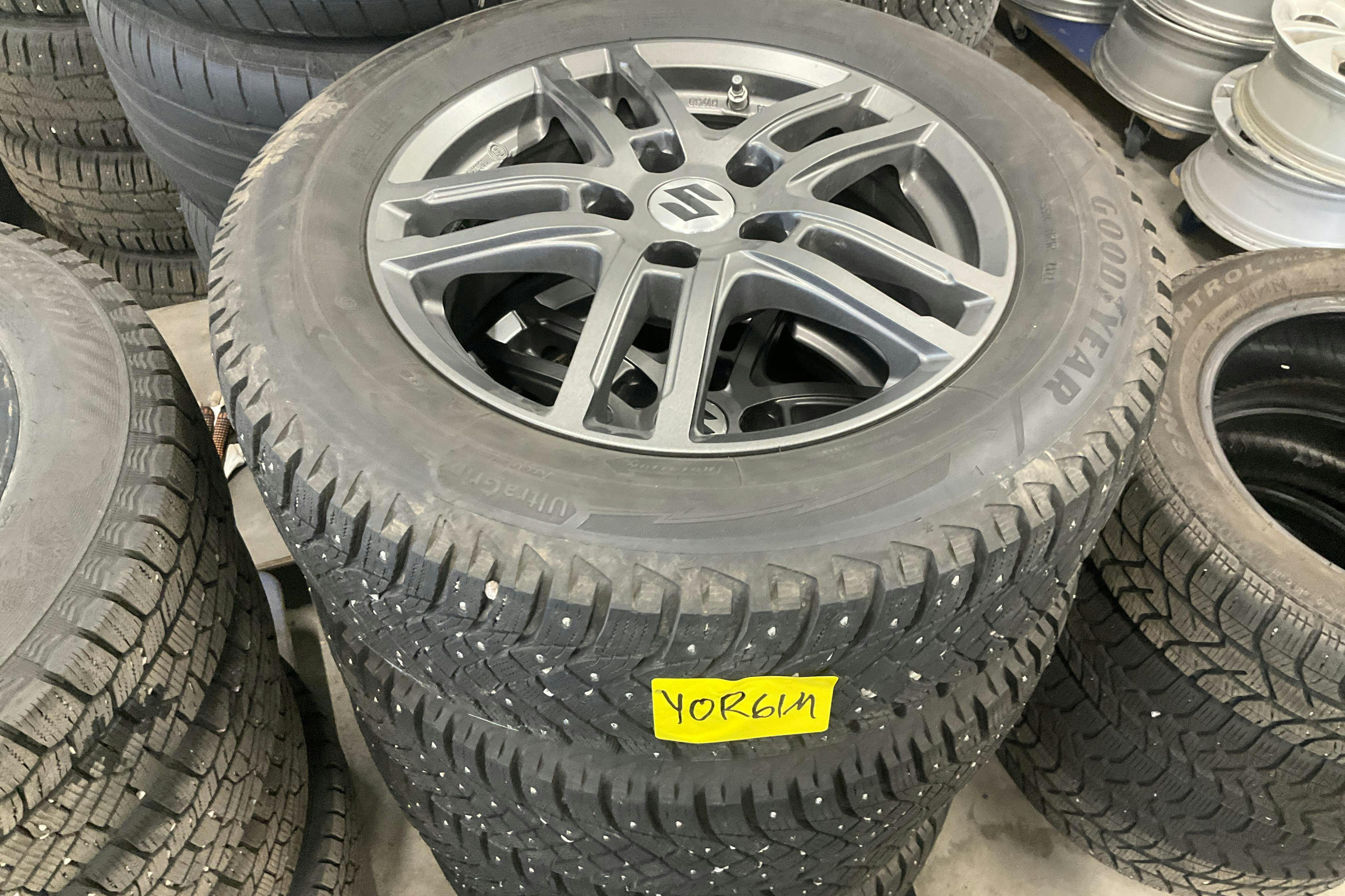 Vehicle Image 12