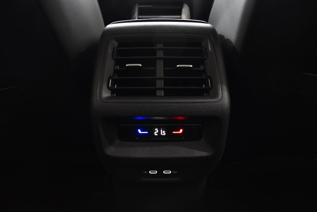 Vehicle Image 27