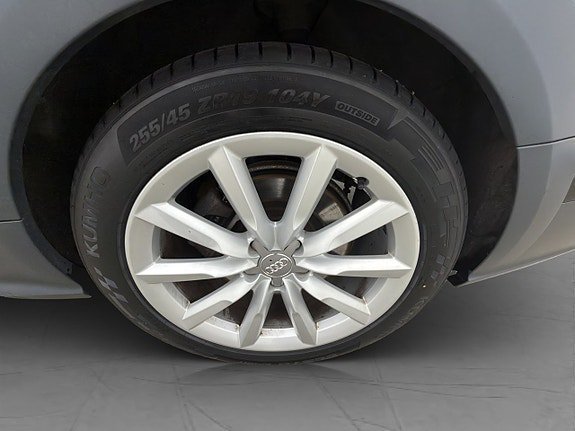 Vehicle Image 30