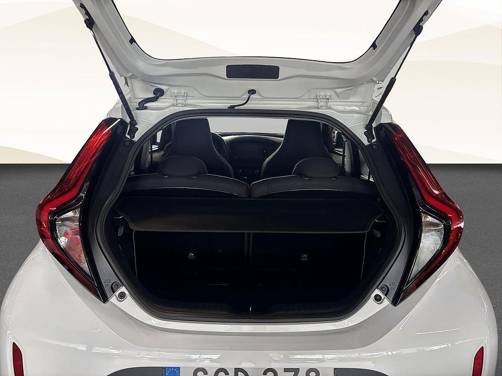Vehicle Image 13