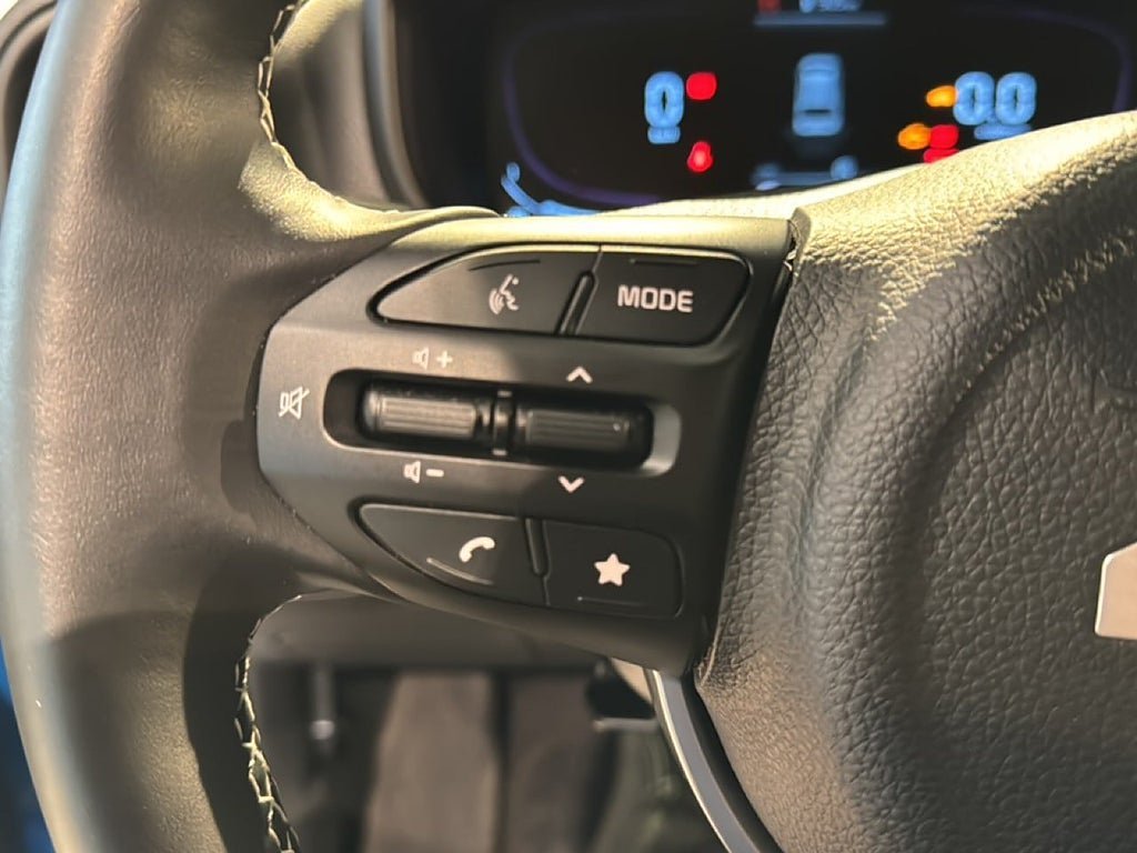 Vehicle Image 17