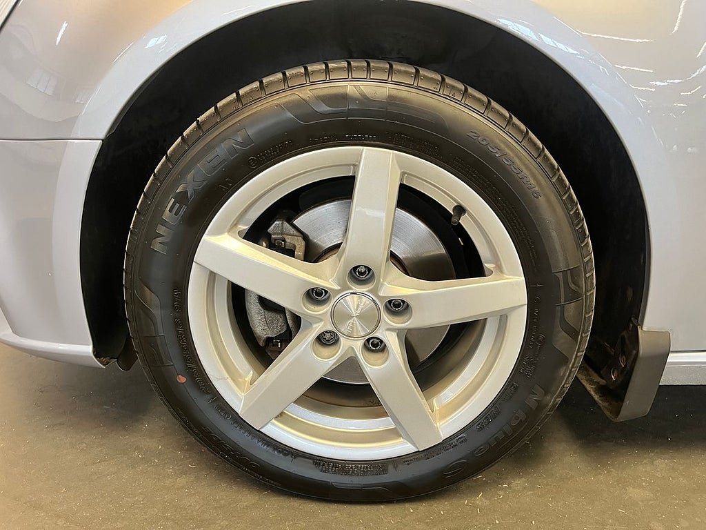 Vehicle Image 8