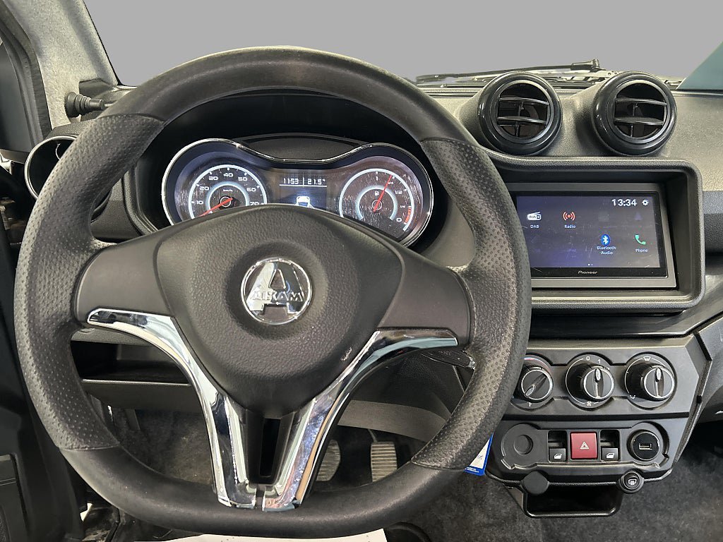 Vehicle Image 12