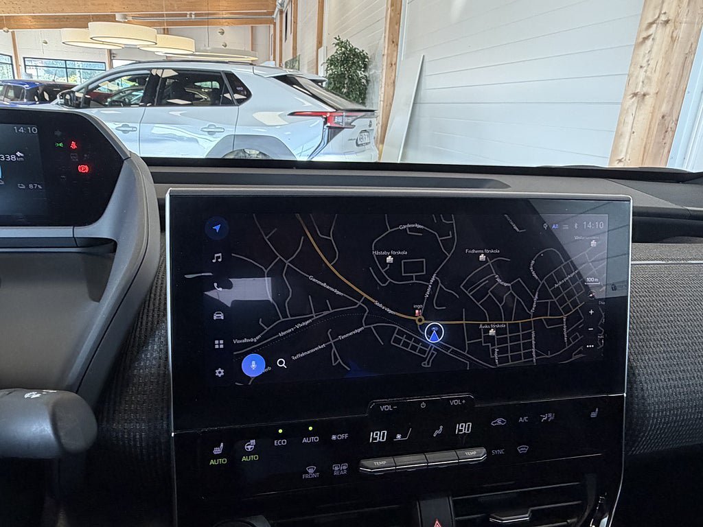 Vehicle Image 16