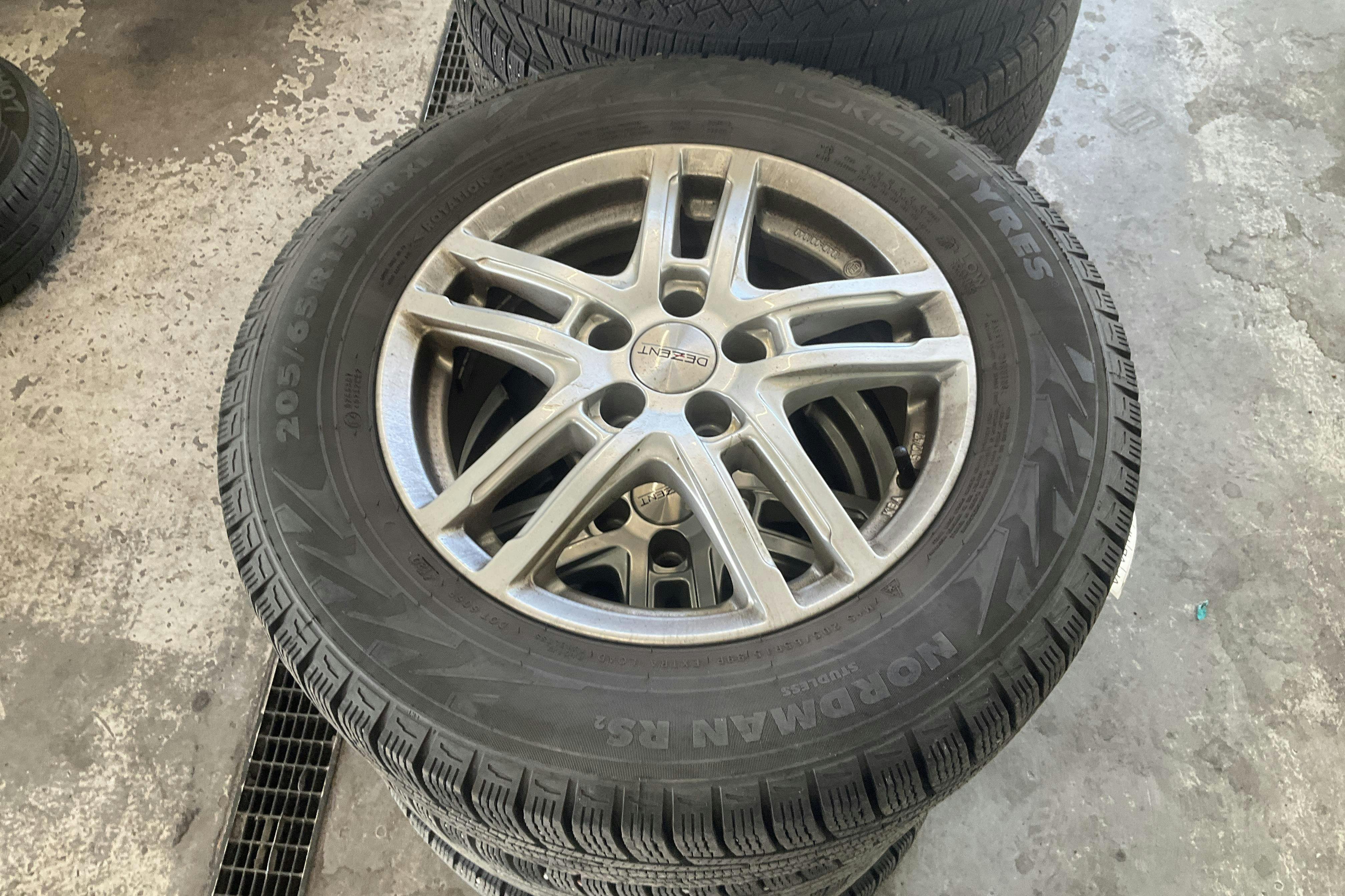 Vehicle Image 11