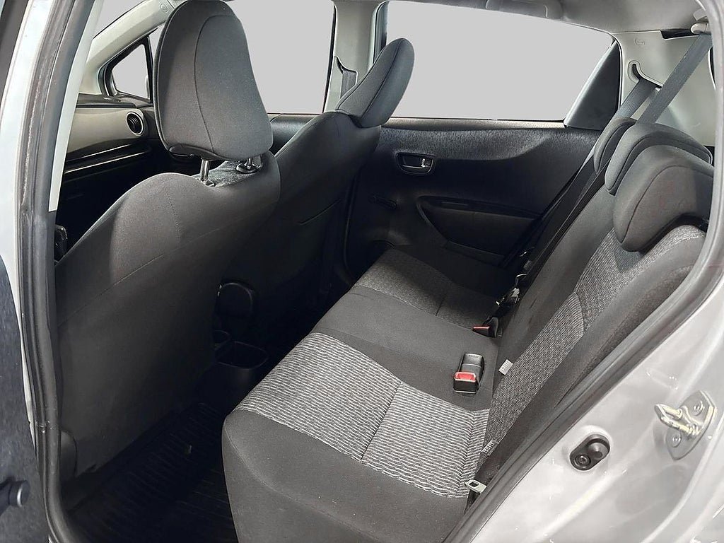 Vehicle Image 10