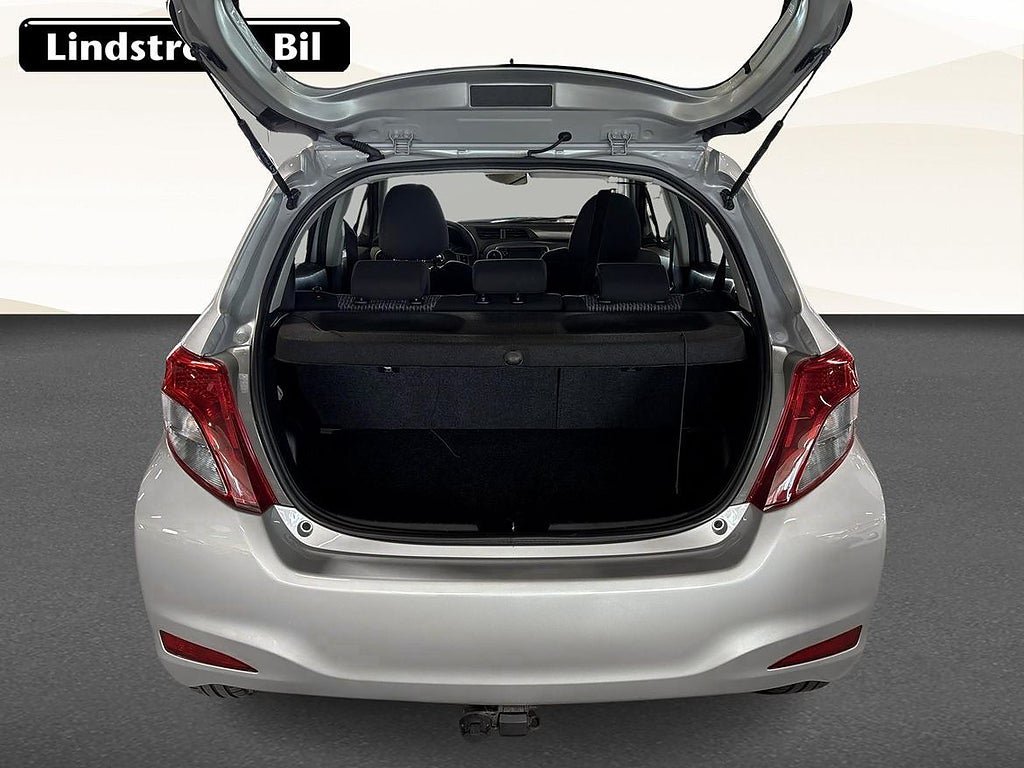 Vehicle Image 12