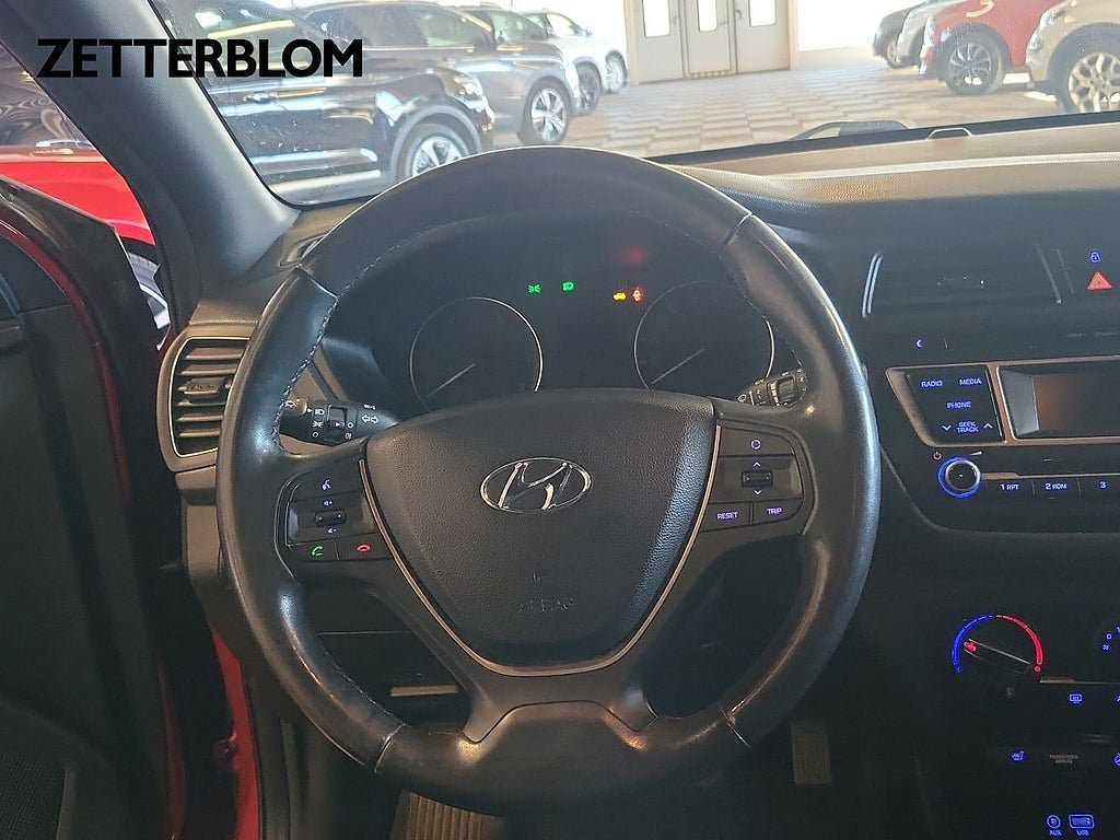 Vehicle Image 12