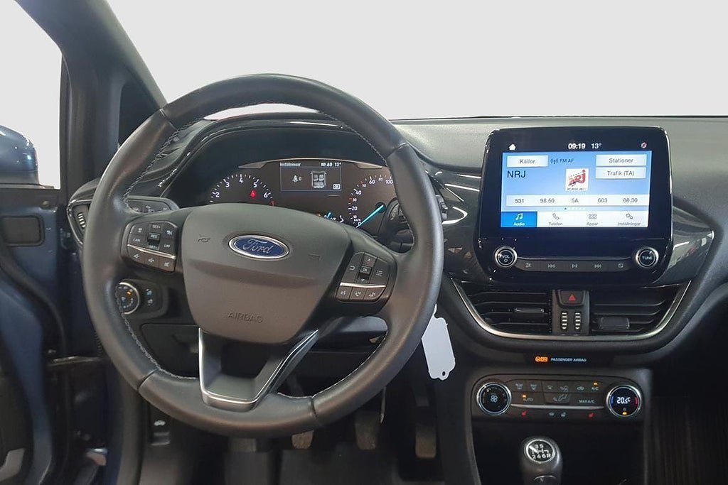Vehicle Image 9