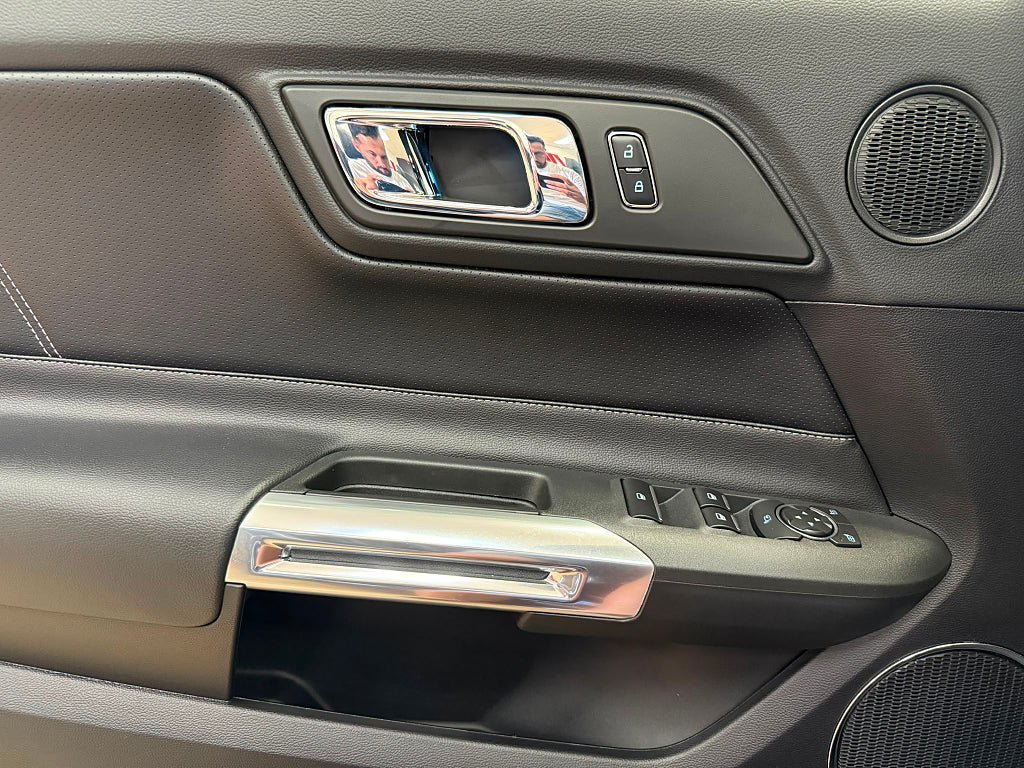 Vehicle Image 28