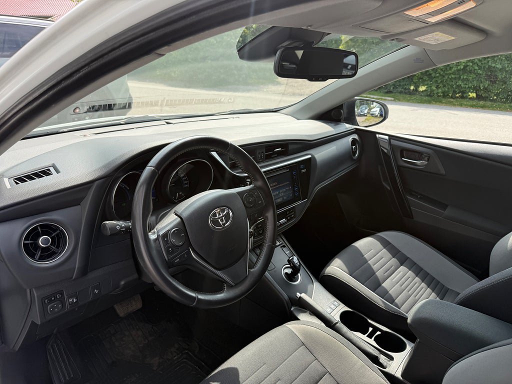 Vehicle Image 8