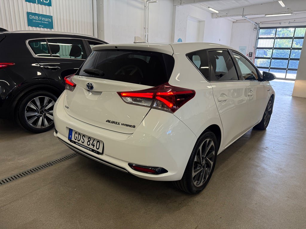 Vehicle Image 15