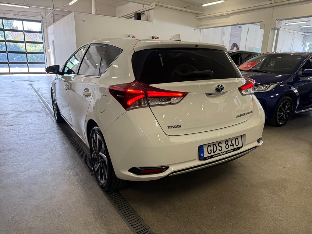 Vehicle Image 16