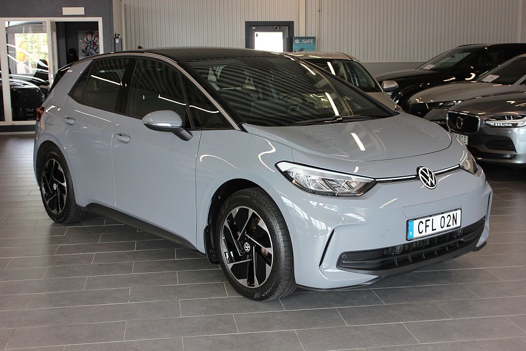 Vehicle Image 16