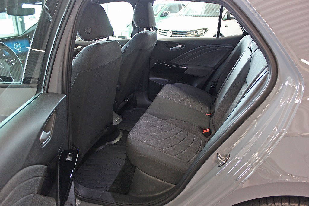 Vehicle Image 17
