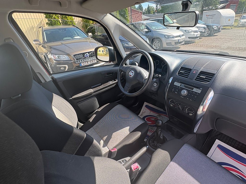 Vehicle Image 6