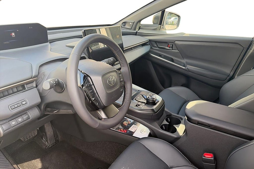 Vehicle Image 9