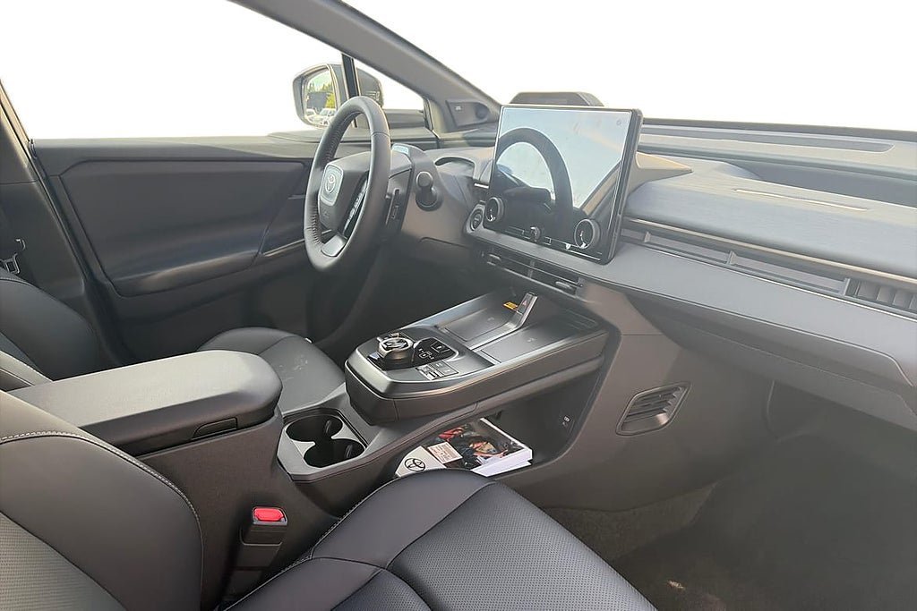Vehicle Image 11
