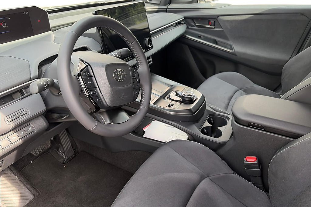 Vehicle Image 10