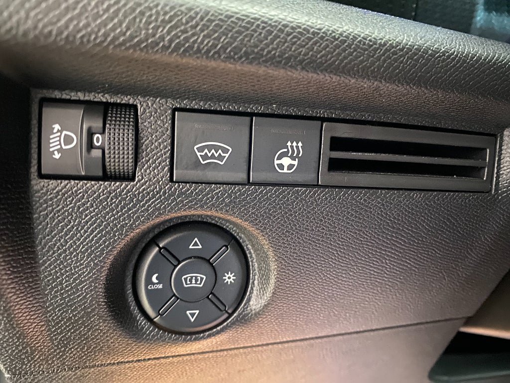 Vehicle Image 24