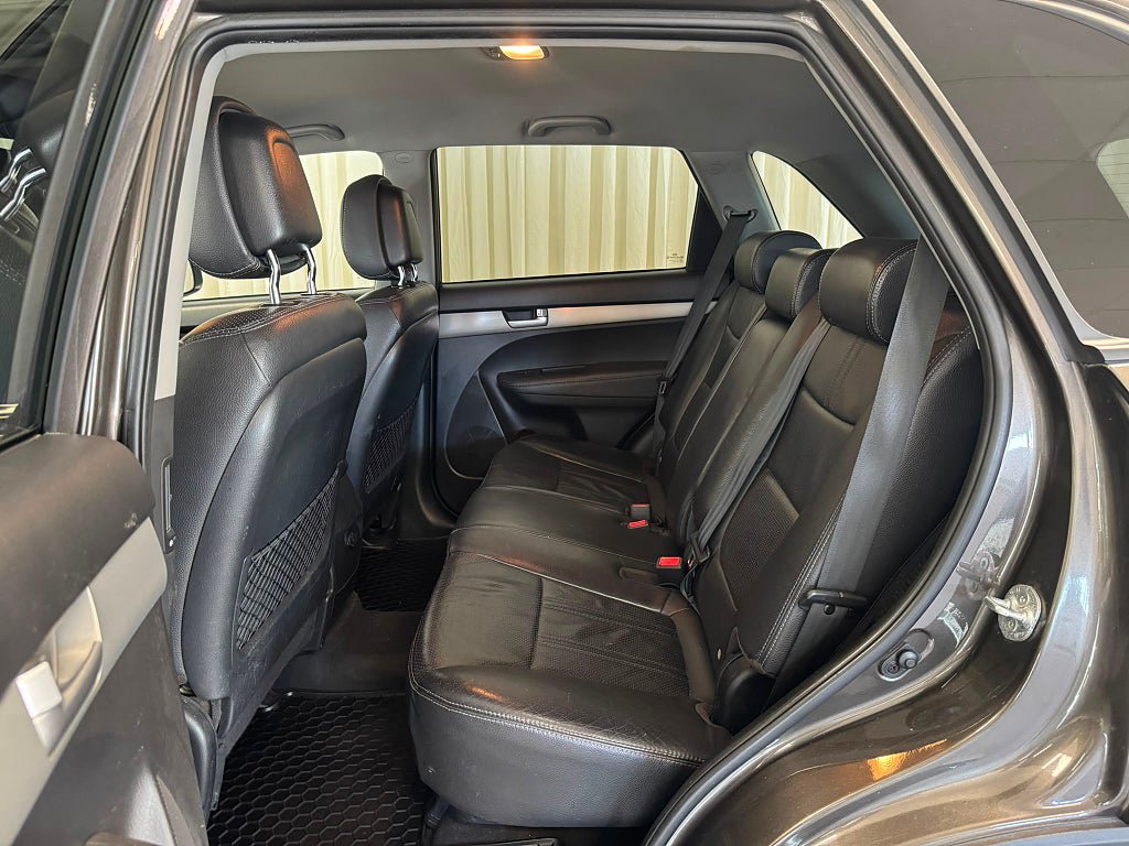 Vehicle Image 25