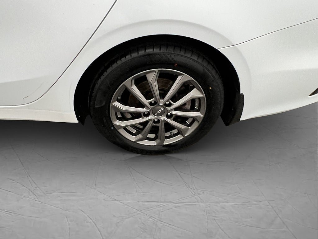 Vehicle Image 21