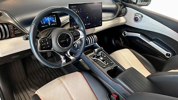 Vehicle Image 12