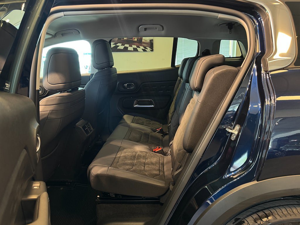 Vehicle Image 22