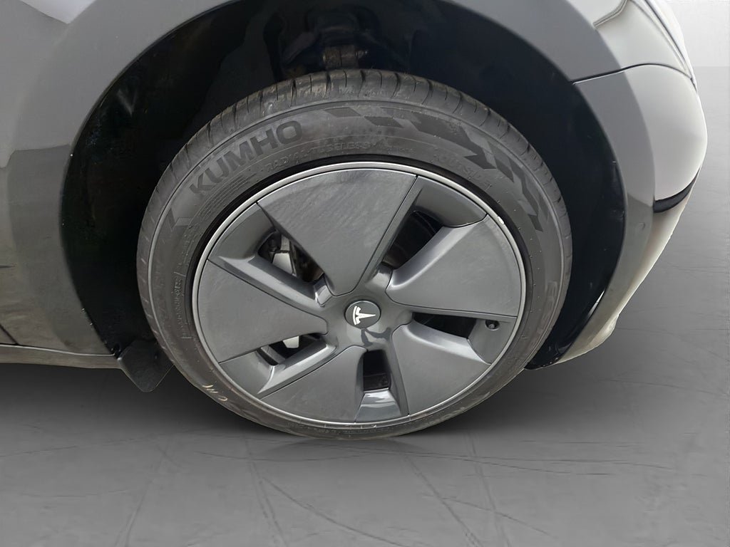 Vehicle Image 32