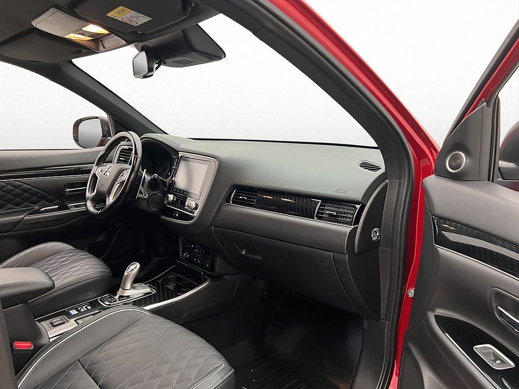 Vehicle Image 25