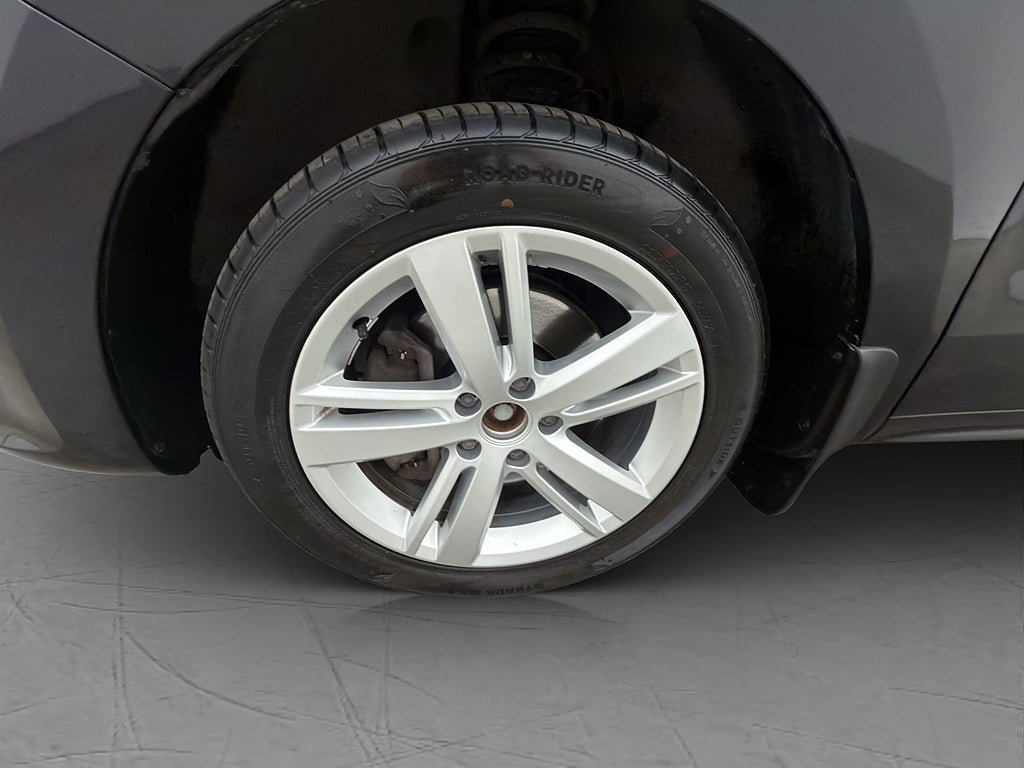 Vehicle Image 32