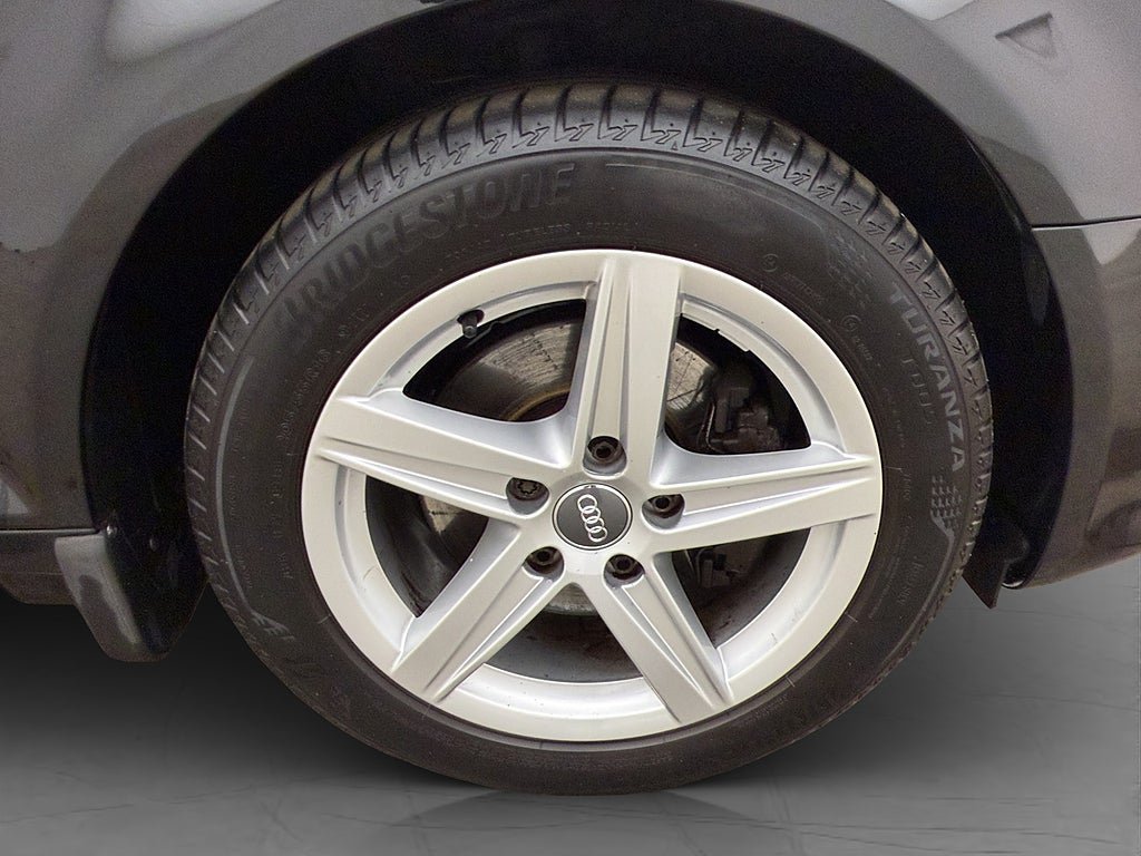 Vehicle Image 25