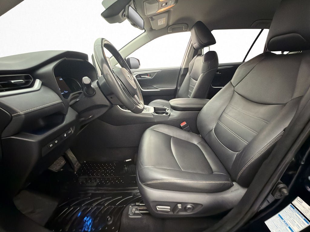 Vehicle Image 13