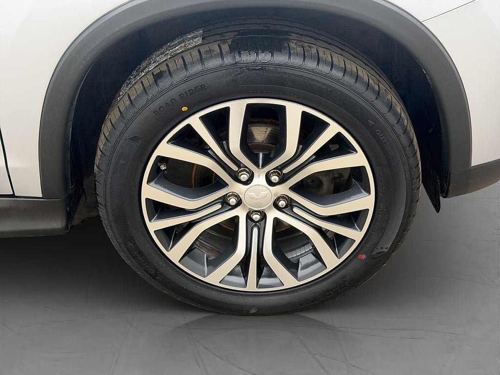 Vehicle Image 23