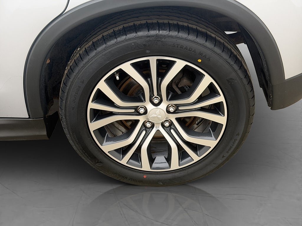 Vehicle Image 25