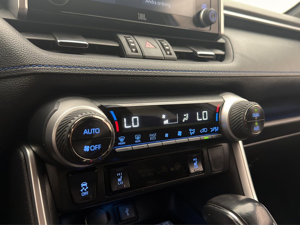 Vehicle Image 24