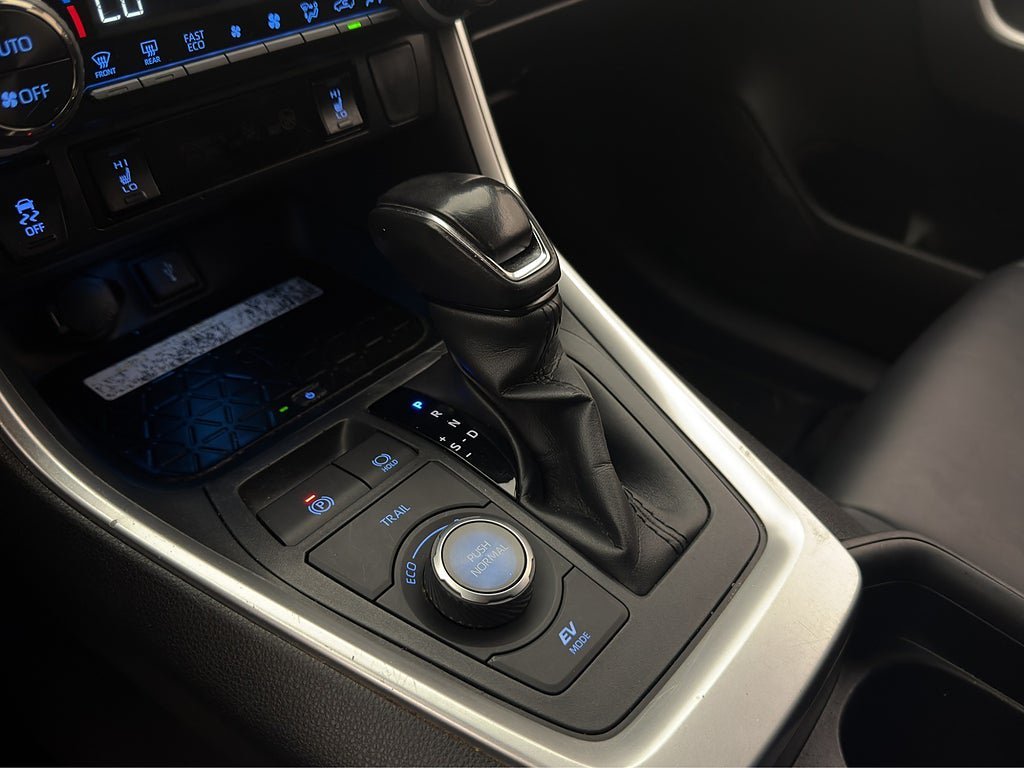 Vehicle Image 25