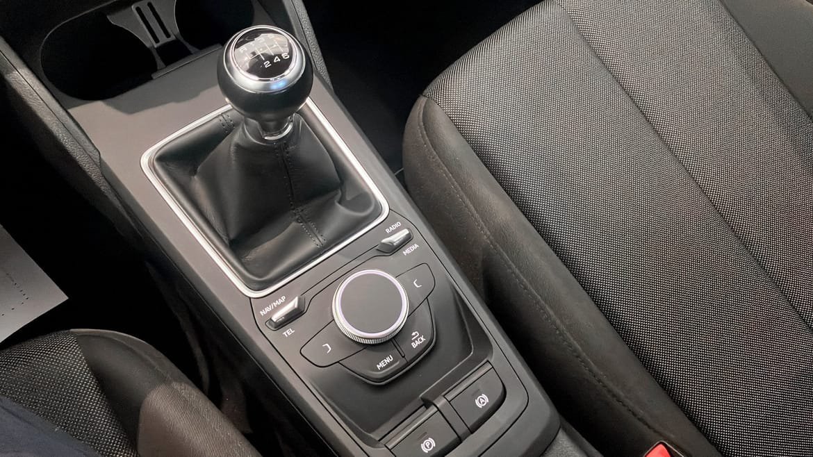 Vehicle Image 16