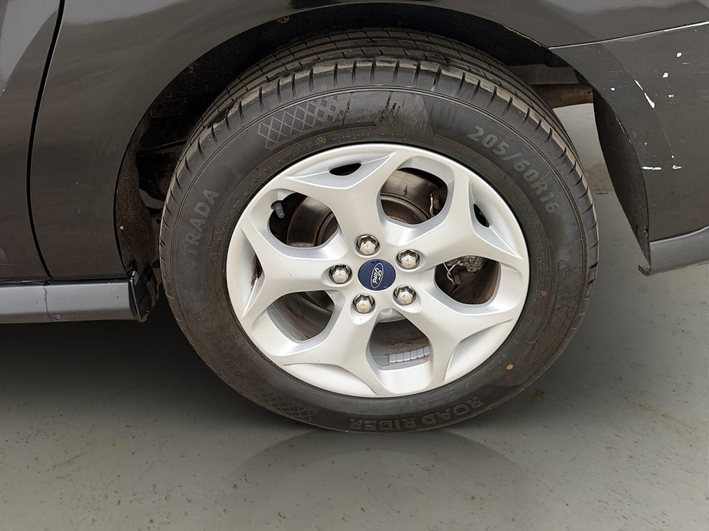 Vehicle Image 32